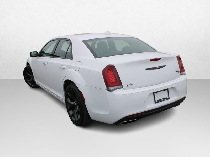 Chrysler 300 Vehicle Image 05