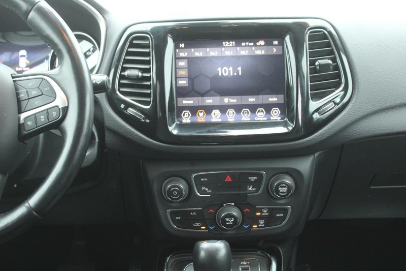 Jeep Compass Vehicle Image 15