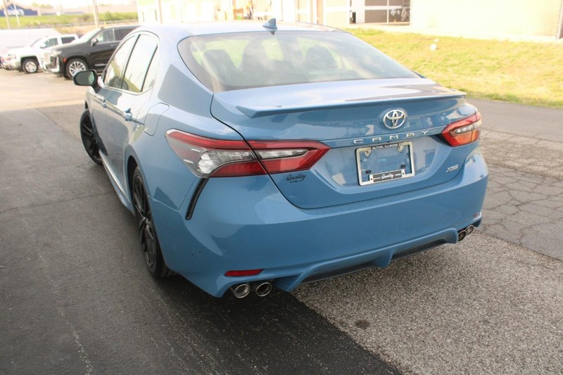 Toyota Camry Vehicle Image 05