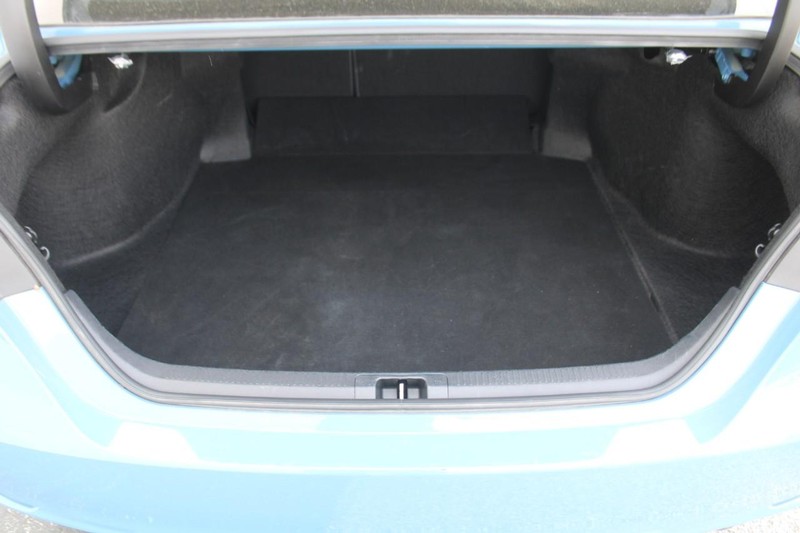 Toyota Camry Vehicle Image 06