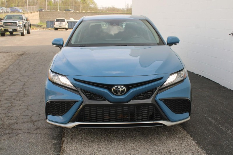 Toyota Camry Vehicle Image 10