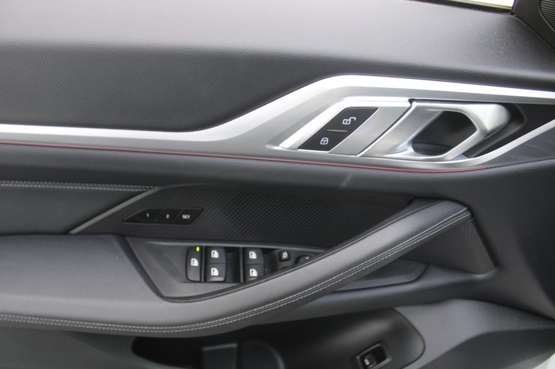 BMW 4 Series Vehicle Image 09