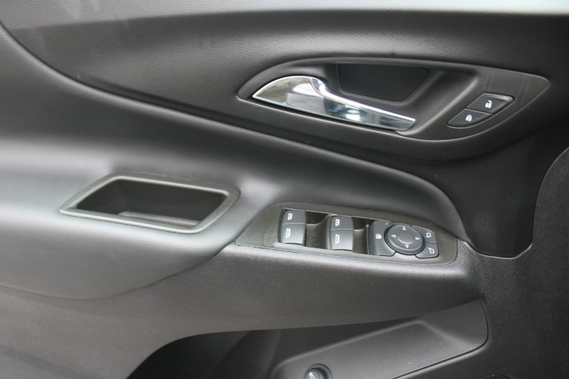 Chevrolet Equinox Vehicle Image 09
