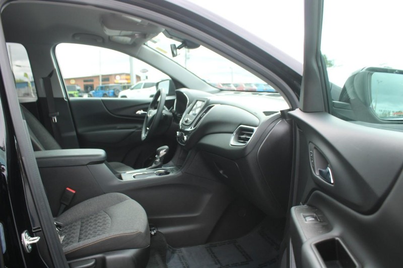 Chevrolet Equinox Vehicle Image 11