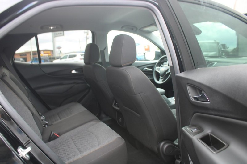 Chevrolet Equinox Vehicle Image 12
