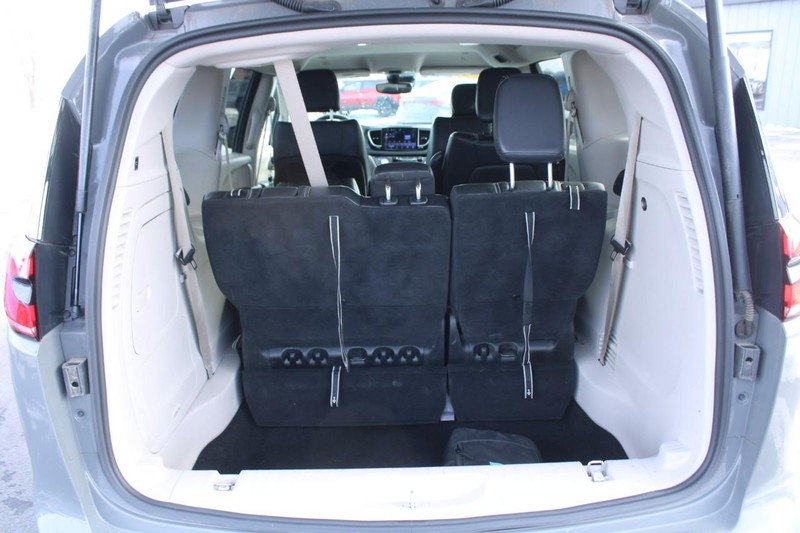 Chrysler Pacifica Vehicle Image 06