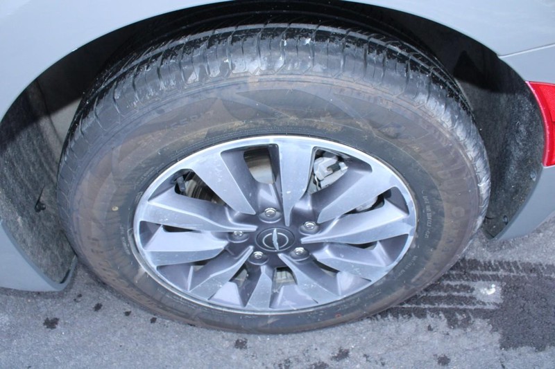 Chrysler Pacifica Vehicle Image 07