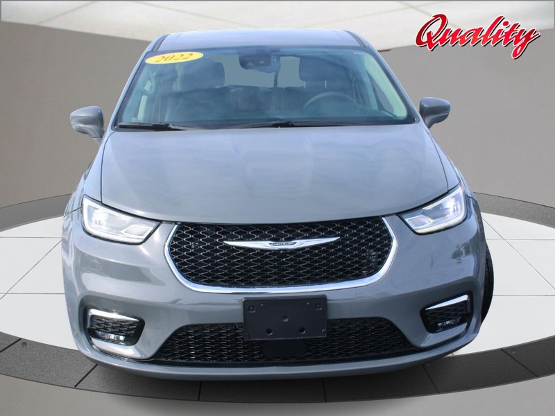 Chrysler Pacifica Vehicle Image 10