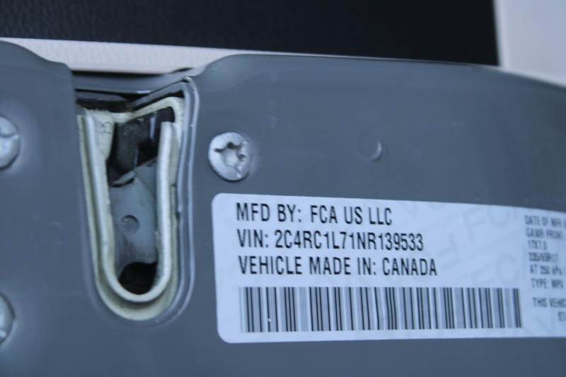 Chrysler Pacifica Vehicle Image 17