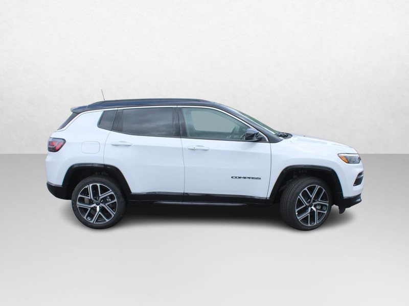 Jeep Compass Vehicle Image 02