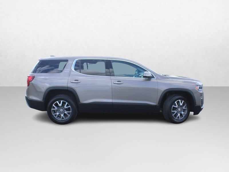 GMC Acadia Vehicle Image 02