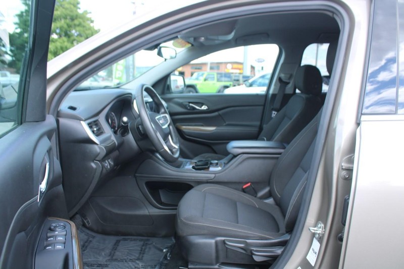 GMC Acadia Vehicle Image 08