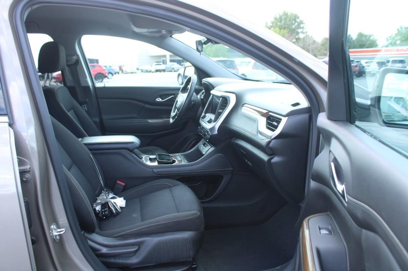 GMC Acadia Vehicle Image 11