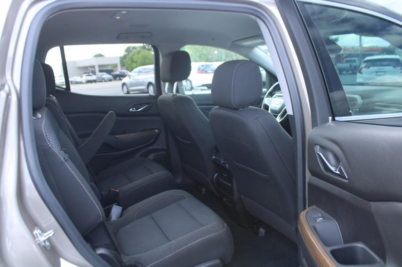 GMC Acadia Vehicle Image 12