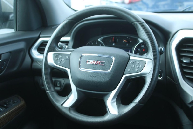 GMC Acadia Vehicle Image 14