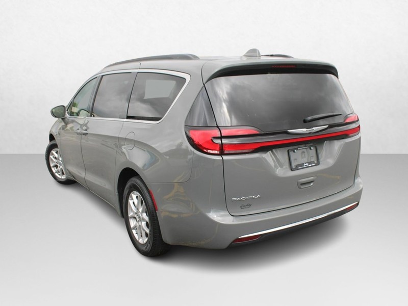 Chrysler Pacifica Vehicle Image 05