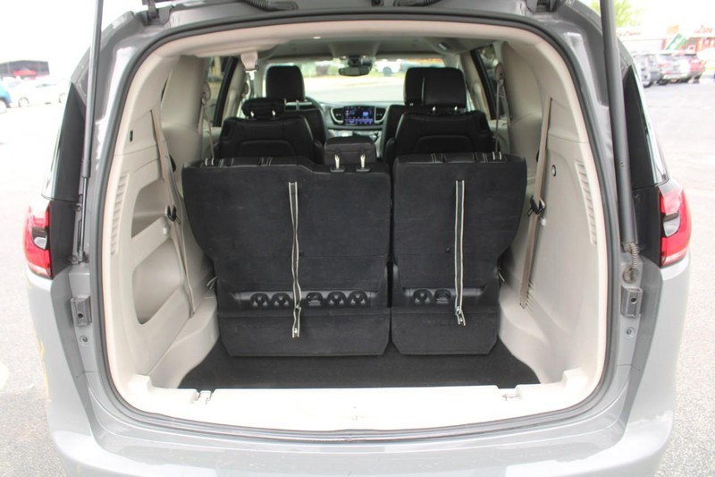 Chrysler Pacifica Vehicle Image 06