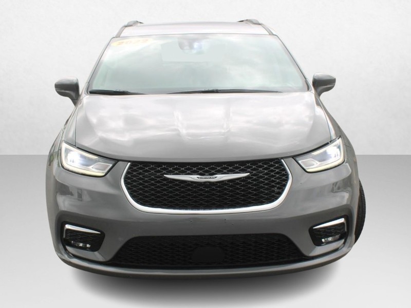 Chrysler Pacifica Vehicle Image 10
