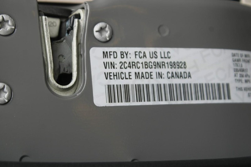 Chrysler Pacifica Vehicle Image 17