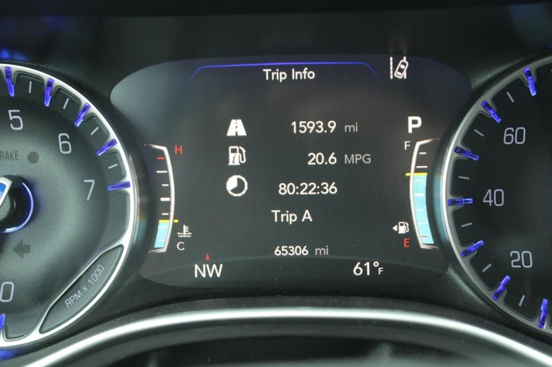 Chrysler Pacifica Vehicle Image 19