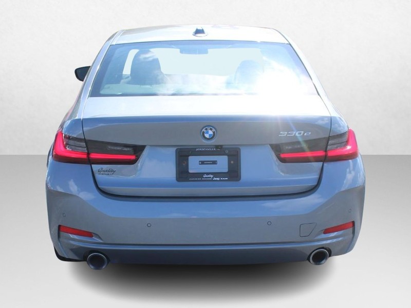 BMW 3 Series Vehicle Image 04
