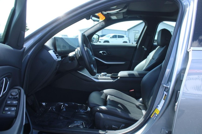 BMW 3 Series Vehicle Image 08