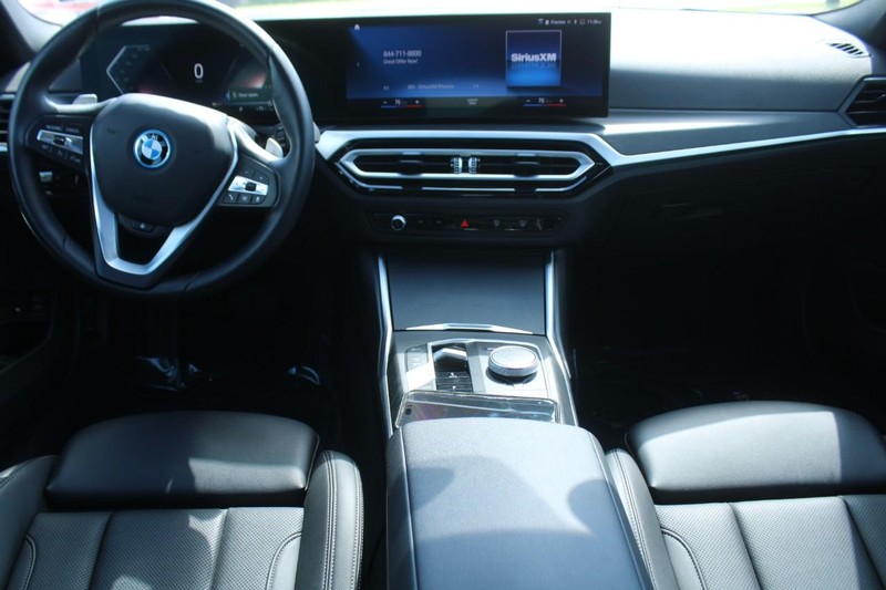 BMW 3 Series Vehicle Image 12