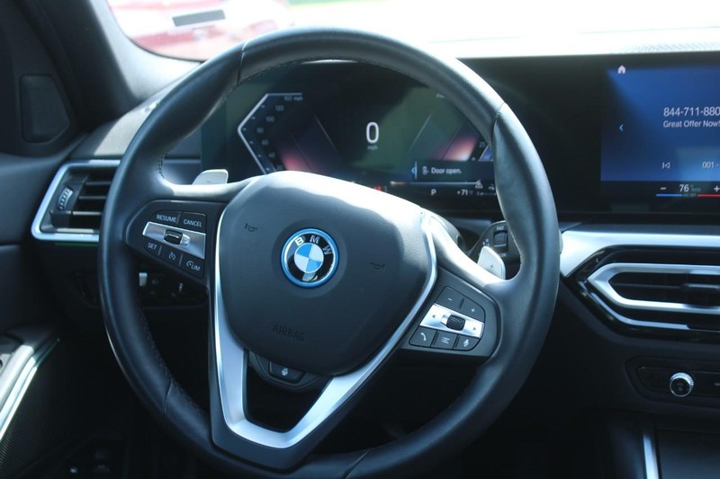 BMW 3 Series Vehicle Image 13