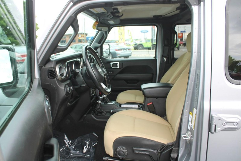 Jeep Gladiator Vehicle Image 09