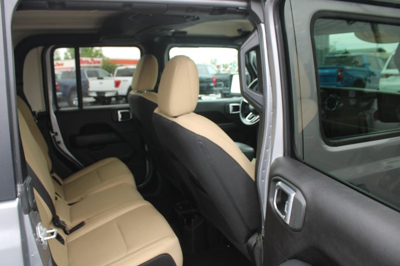 Jeep Gladiator Vehicle Image 13