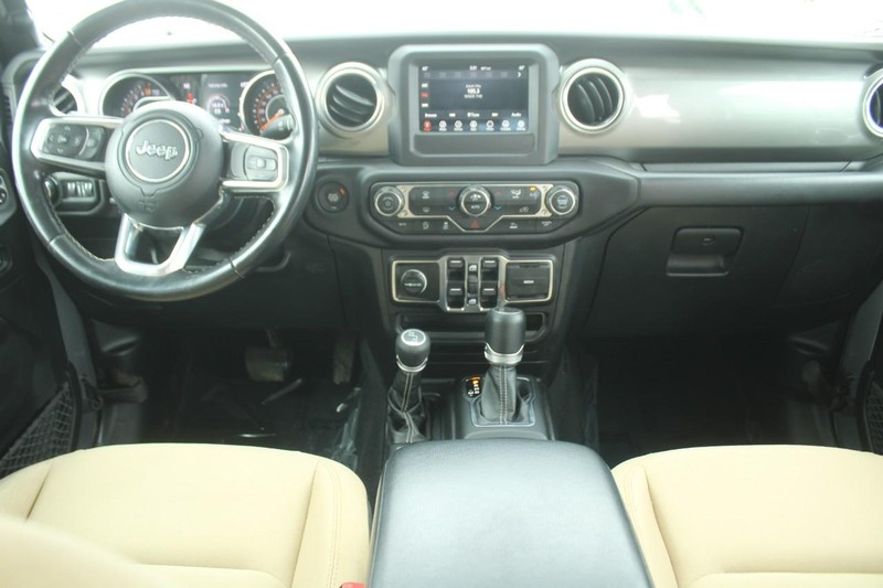 Jeep Gladiator Vehicle Image 14
