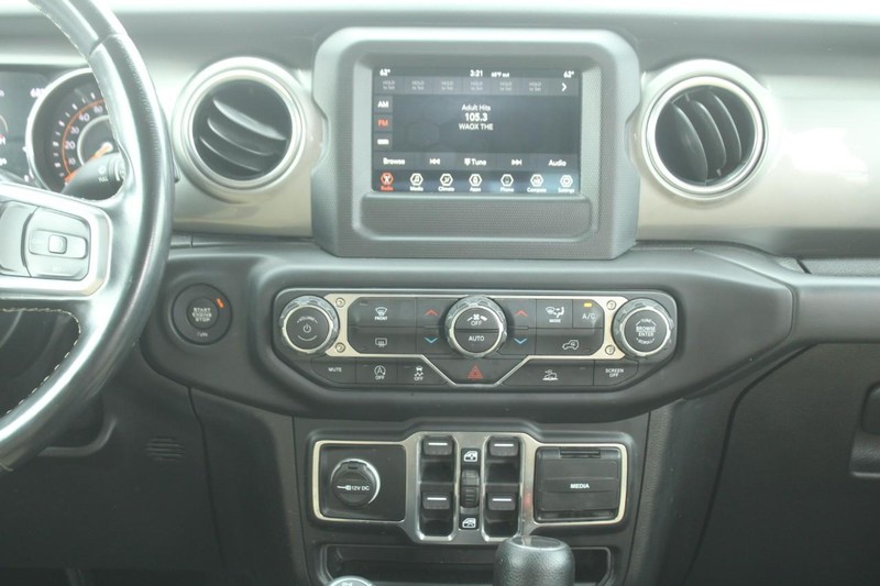 Jeep Gladiator Vehicle Image 16