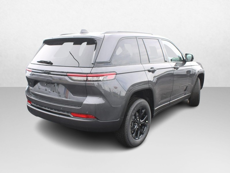 Jeep Grand Cherokee Vehicle Image 03