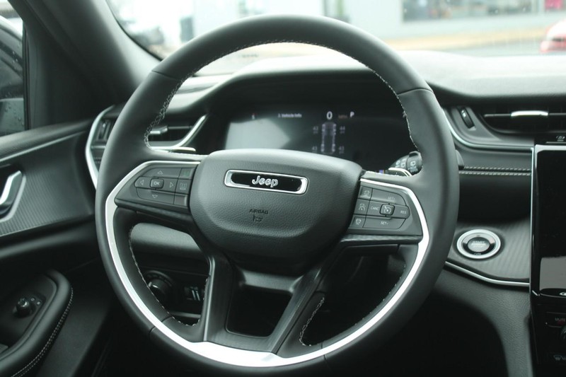 Jeep Grand Cherokee Vehicle Image 06