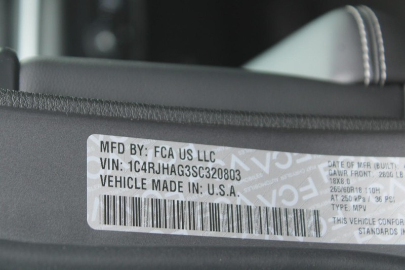 Jeep Grand Cherokee Vehicle Image 08