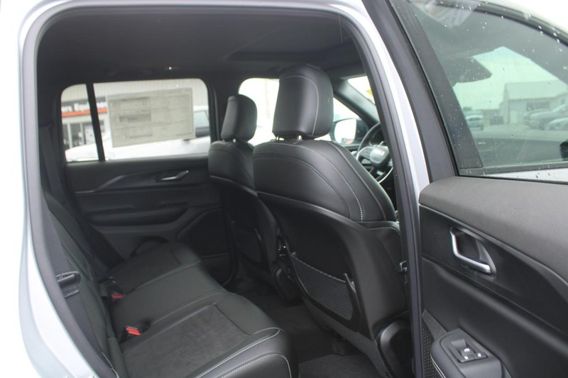 Jeep Grand Cherokee Vehicle Image 04