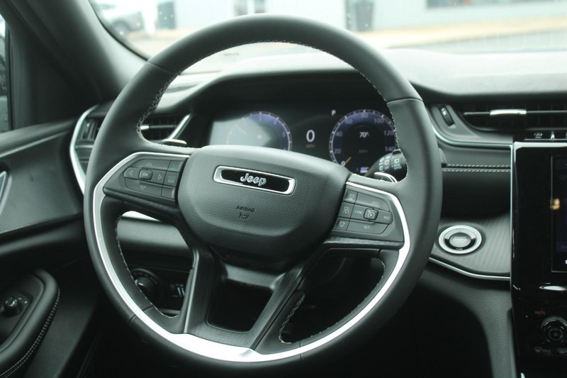 Jeep Grand Cherokee Vehicle Image 06