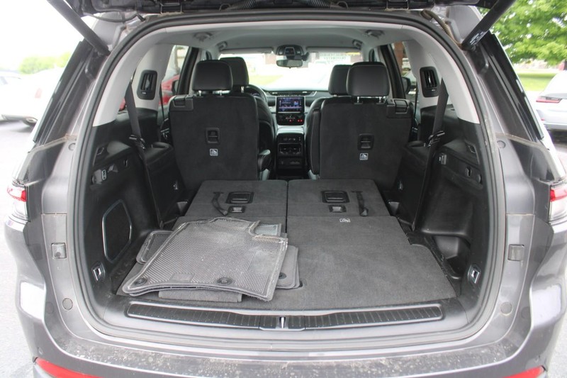 Jeep Grand Cherokee L Vehicle Image 06