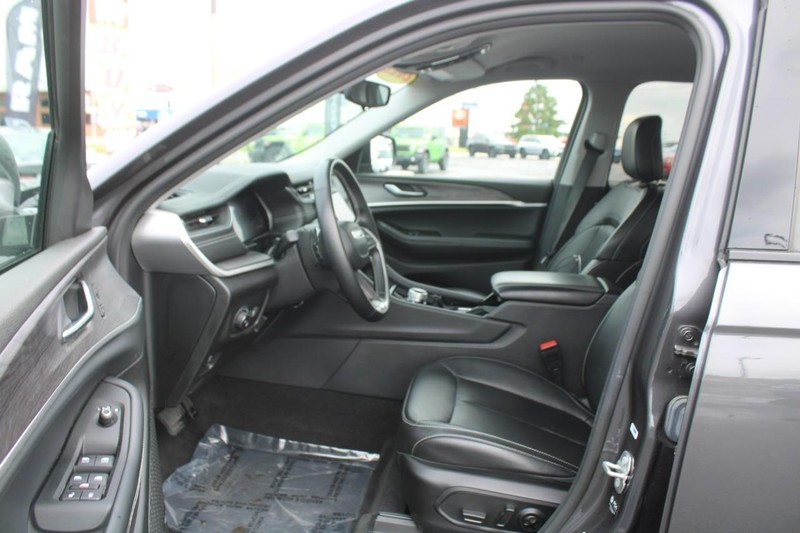 Jeep Grand Cherokee L Vehicle Image 08