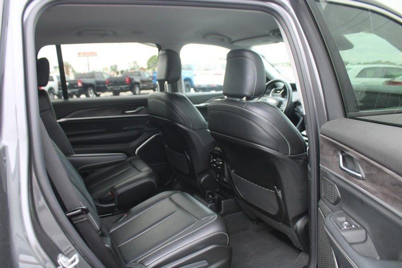 Jeep Grand Cherokee L Vehicle Image 12