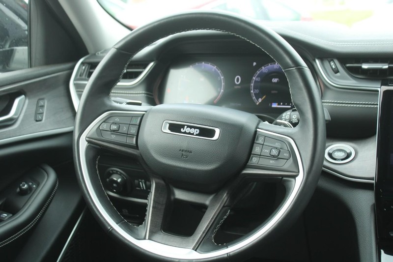 Jeep Grand Cherokee L Vehicle Image 14