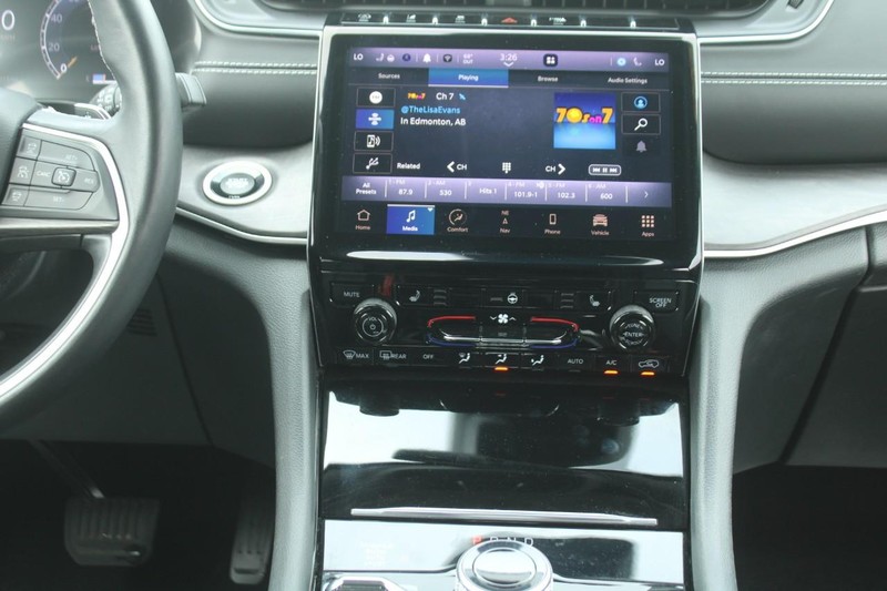 Jeep Grand Cherokee L Vehicle Image 15