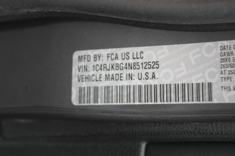 Jeep Grand Cherokee L Vehicle Image 17