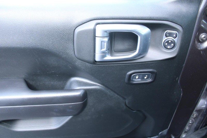 Jeep Wrangler Vehicle Image 09