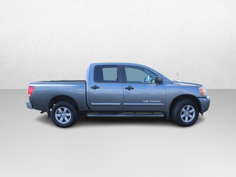 Nissan Titan Vehicle Image 02