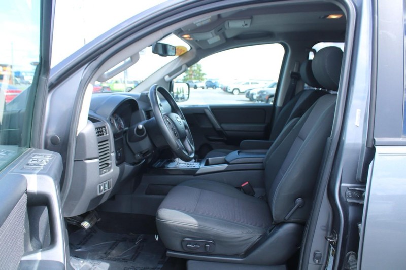 Nissan Titan Vehicle Image 08