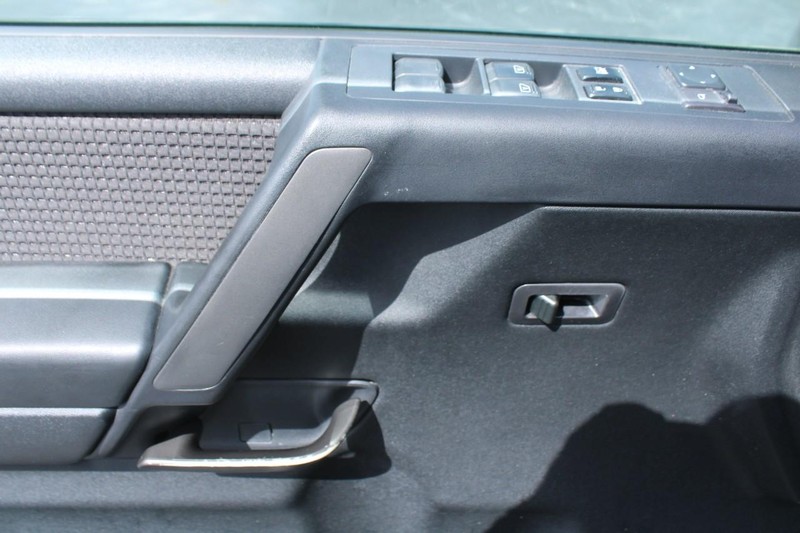Nissan Titan Vehicle Image 09
