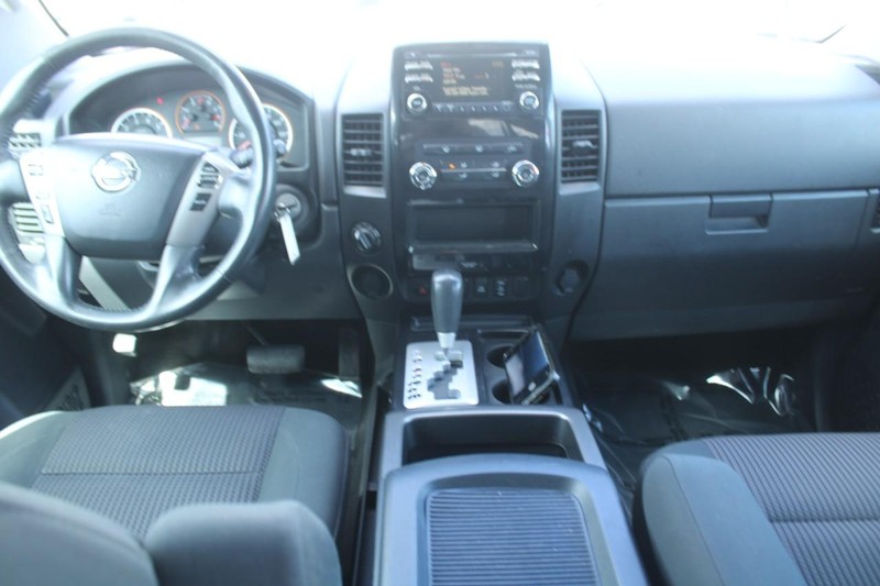 Nissan Titan Vehicle Image 13
