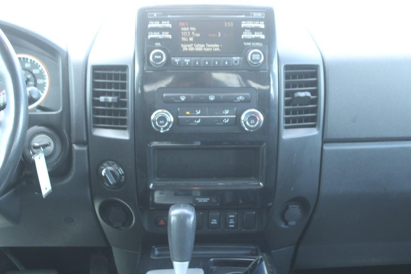 Nissan Titan Vehicle Image 15