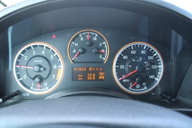 Nissan Titan Vehicle Image 18